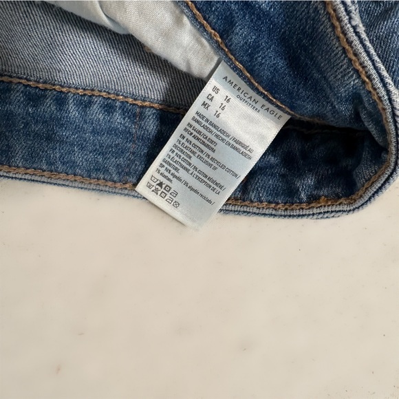 AE Stretch Denim Mom Short - Picture 7 of 7